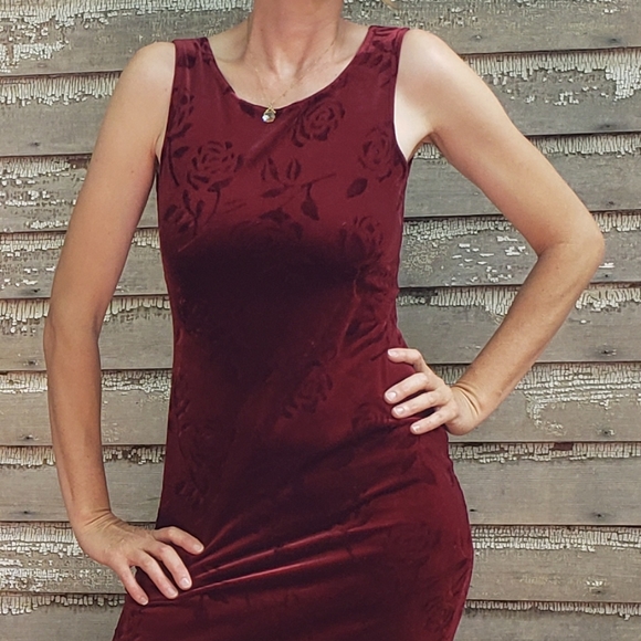 VTG 90s Wine red velvet Tank Dress Maxi with embossed Rose pattern - Picture 2 of 9